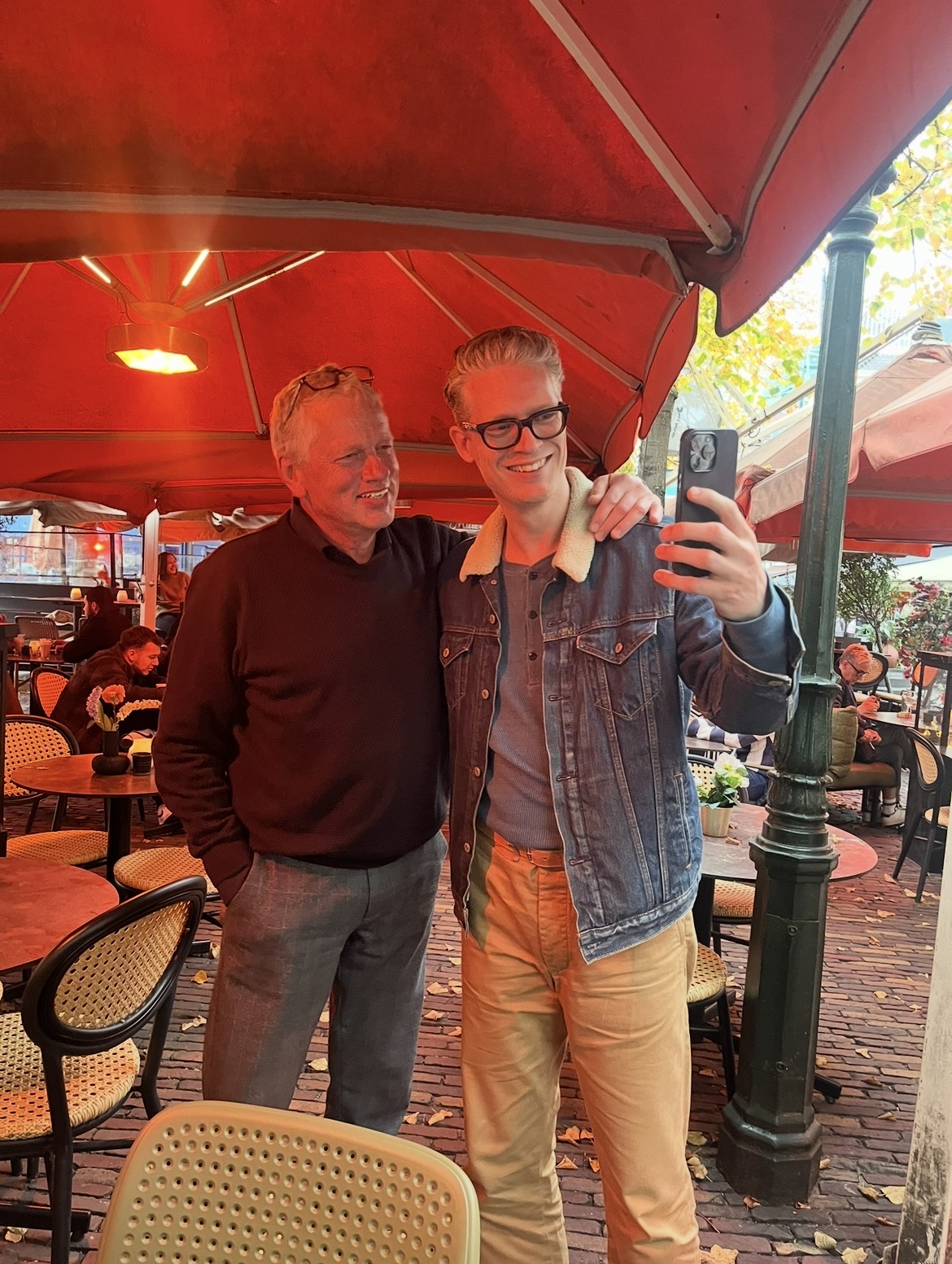 Evert met zijn oudste zoon Willem in Den Haag